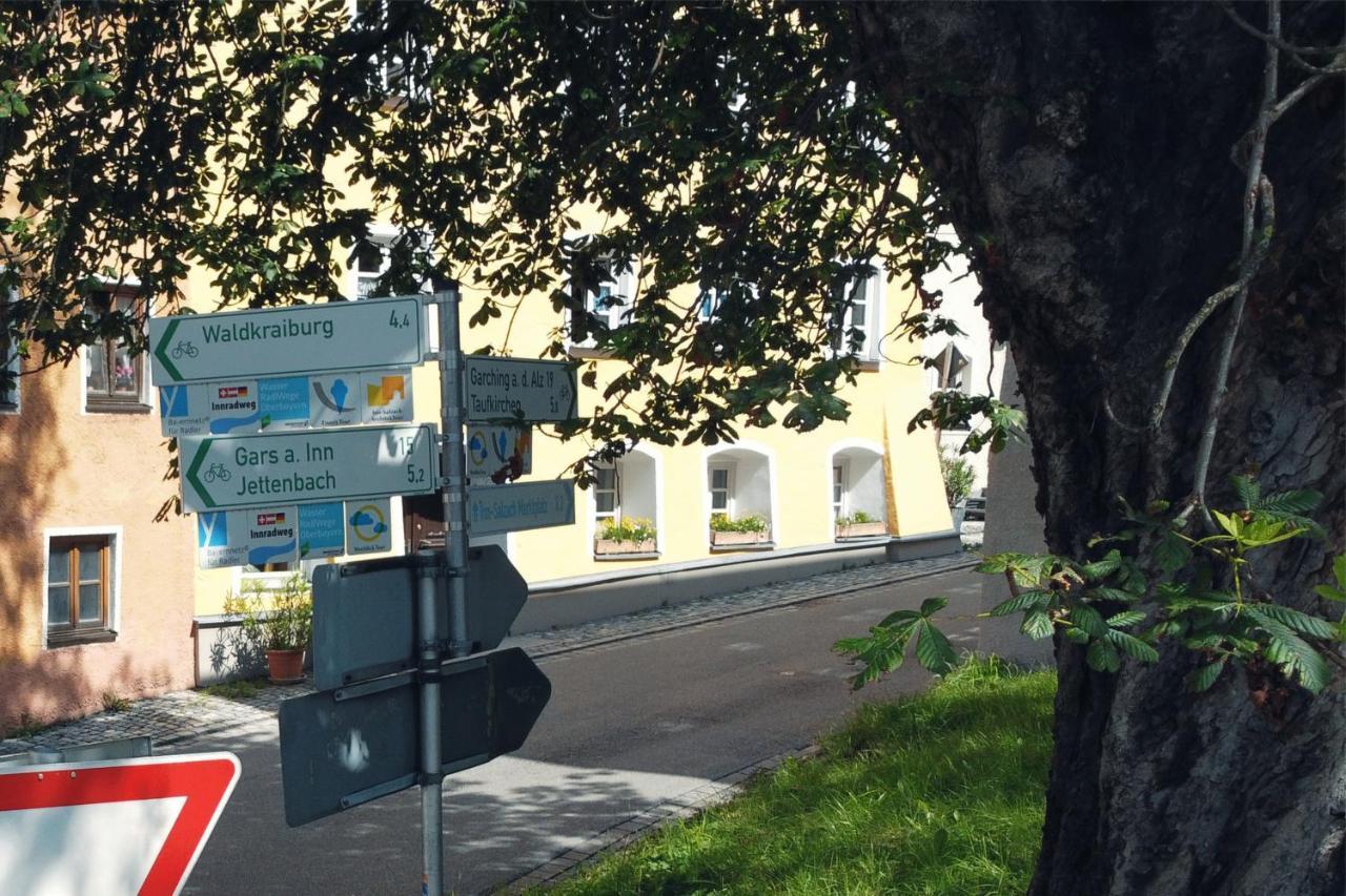 Stilvolle Wohnung Auf 50 M² Mit Parkplatz Und Wifi Kraiburg am Inn Exterior photo