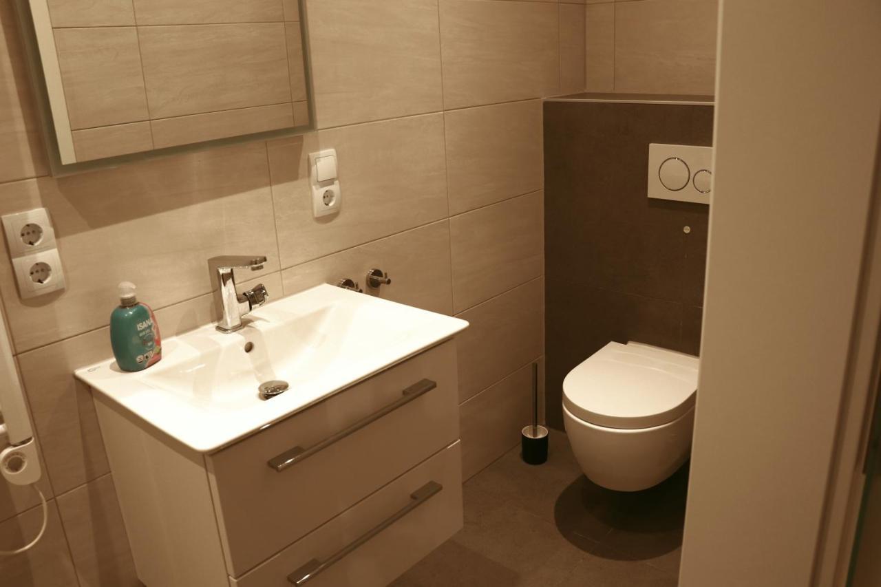 Stilvolle Wohnung Auf 50 M² Mit Parkplatz Und Wifi Kraiburg am Inn Exterior photo